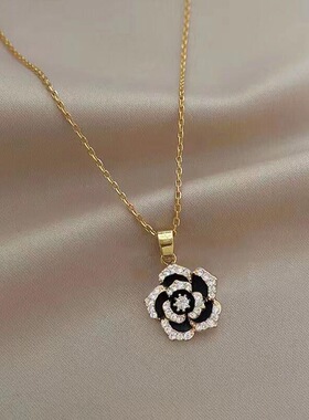 金色山茶花项链女轻奢通勤精致锁骨链小众不掉色百搭毛衣链