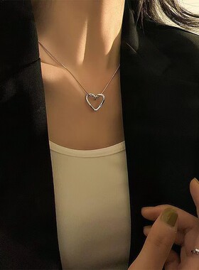 小众爱心镂空项链女ins吊坠锁骨链简约设计感日韩百搭2023年新款