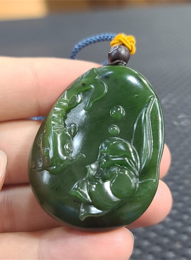 新疆和田碧玉籽料吊坠年年有余