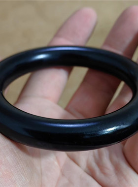 小石头和田玉手镯墨玉123