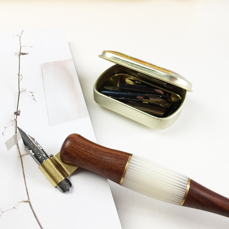 【笔尖盒】特价 不单卖 英文书法蘸水笔 复古金属 笔尖文具收纳盒,淘宝优惠券,粉丝福利购,淘宝优惠卷