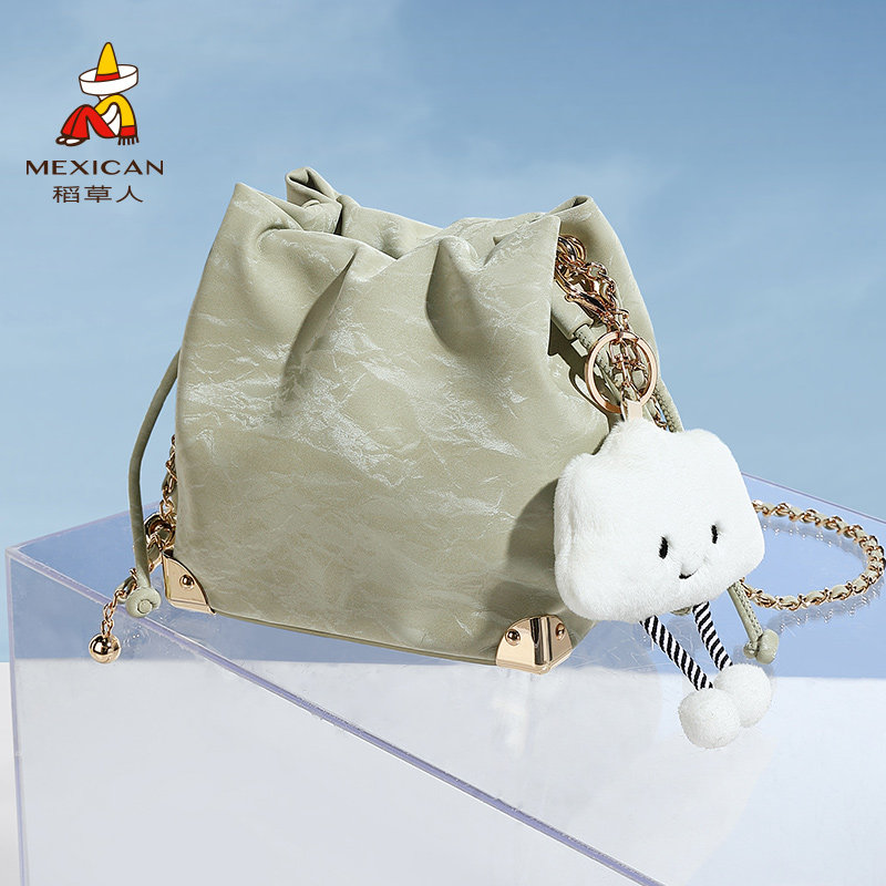 稻草人包包女士新款秋冬单肩包百搭时尚通勤女包小众斜挎包水桶包