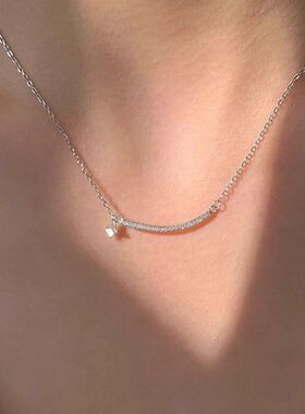 一字锁骨小微笑项链不锈钢链秋冬款蝴蝶通勤笑脸日常简约女款劲链