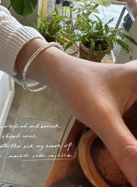 鑫葆康珠宝轻奢足银9999手工锤纹手镯亮面开口圆棍银镯纯银可调节