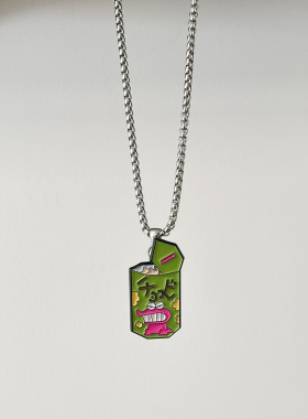 卡通情侣男生项链蜡笔小新动漫饼干胸章饰品棒球帽徽章帽子配饰