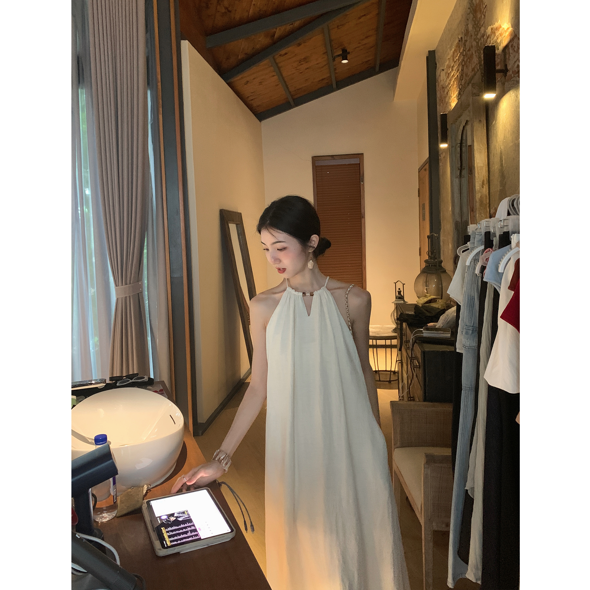 MULVAN 挖肩挂脖连衣裙女夏宽松气质无袖吊带裙高级垂感慵懒长裙 - 图2