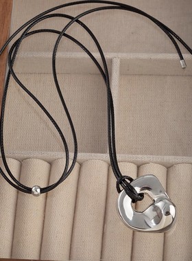 小众复古抽象镂空吊坠项链日韩极简时尚轻奢皮绳可调整毛衣链配饰