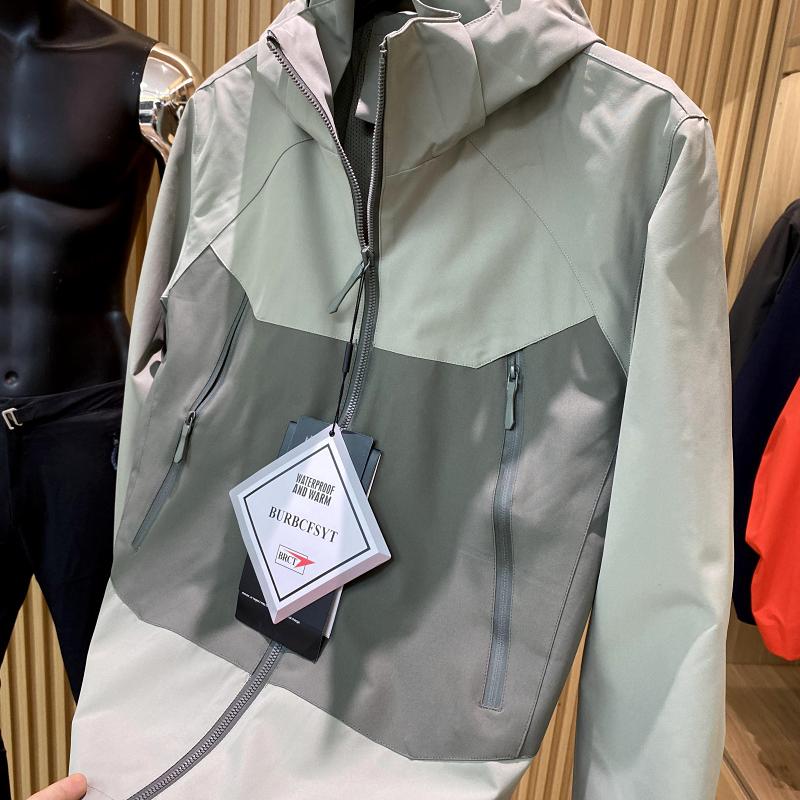 王炸主推！入门级！户外牛货！防风防水男女情侣冲锋衣外套夹克潮 - 图1