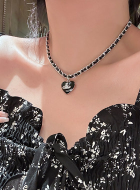 土星黑色爱心项链女款小众