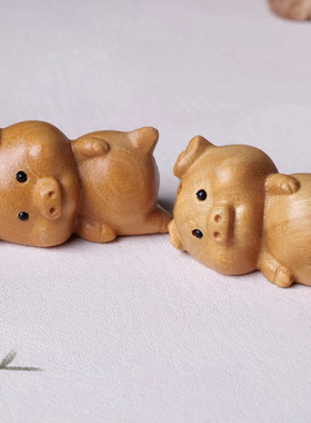 黄金檀雕刻侧躺猪款摆件摆饰厂家批发规格7.3×3×3书桌面装饰品
