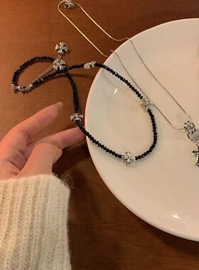 辣妹十字花架叠戴项链女高级设计感小众锁骨链黑色颈链choker新款