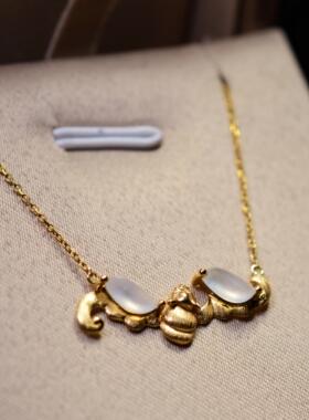 原创设计18K黄金镶红宝沙弗莱白冰翡翠金鱼白菜蝙蝠项链锁骨链