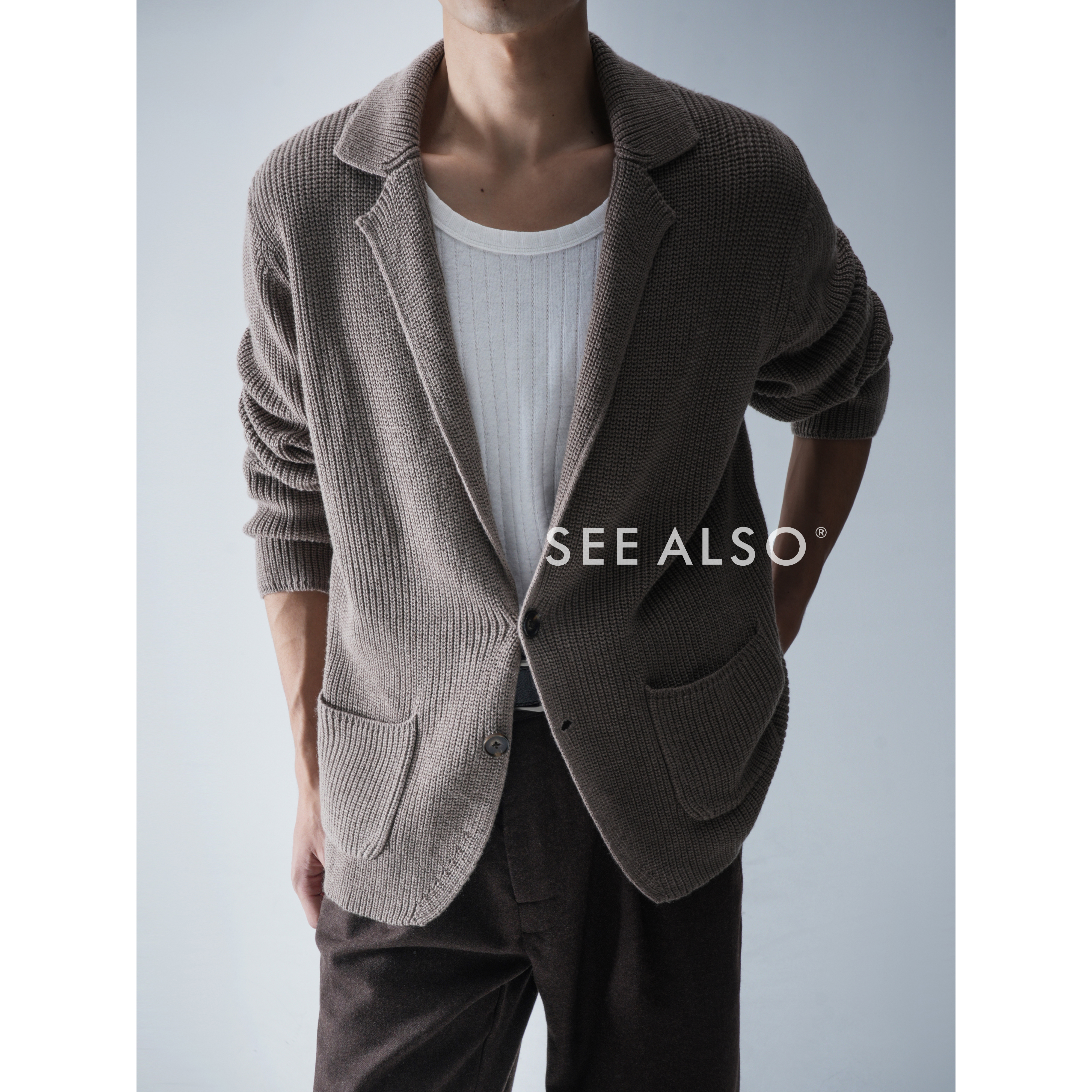 SEE ALSO『黑标旗舰』青果领绵羊毛老钱新贵排扣翻领开衫道袍毛衣 - 图1