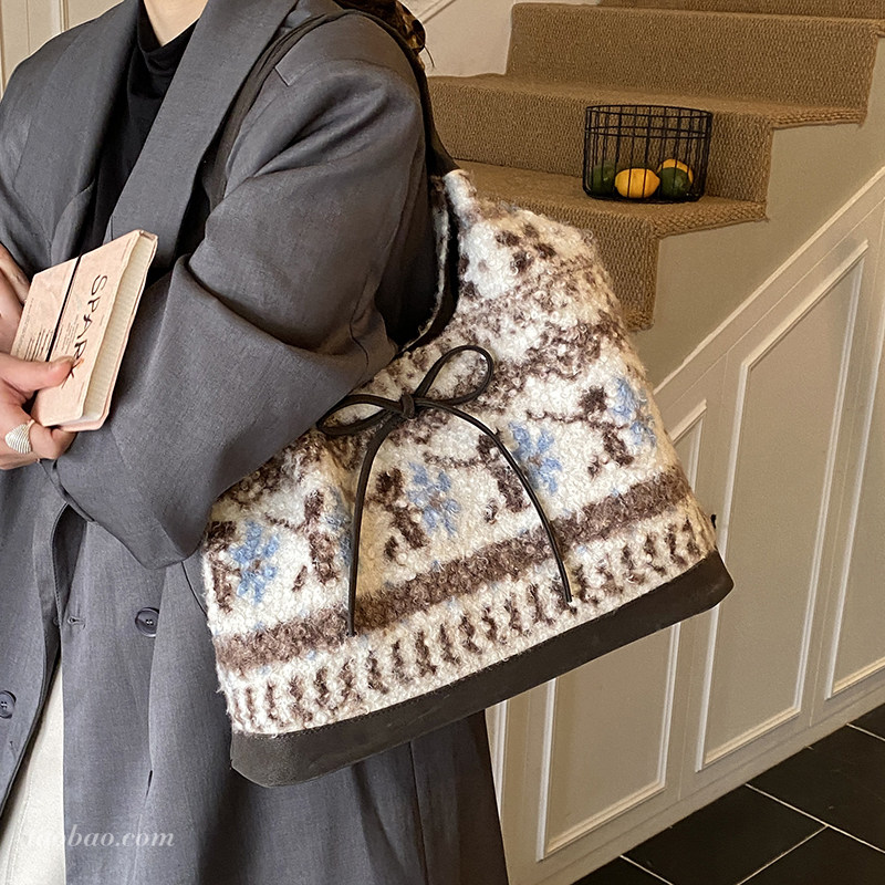 秋冬季大容量毛呢包包女2026新款休闲通勤单肩包超火手提包毛毛包,淘宝优惠券,粉丝福利购,淘宝优惠卷