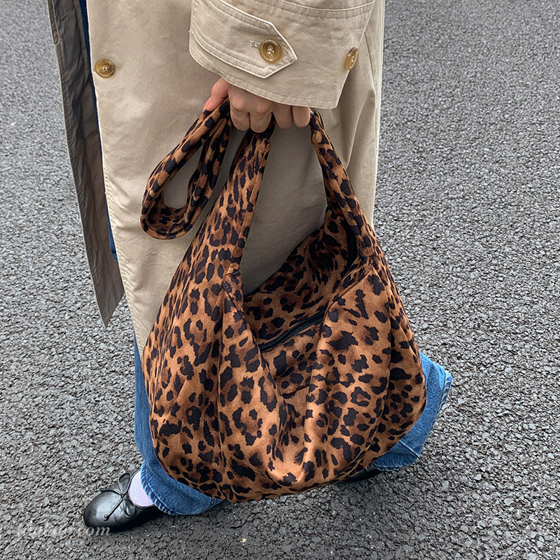 松弛感复古麂皮绒包包女2025秋冬新款通勤单肩包休闲大容量斜挎包,淘宝优惠券,粉丝福利购,淘宝优惠卷