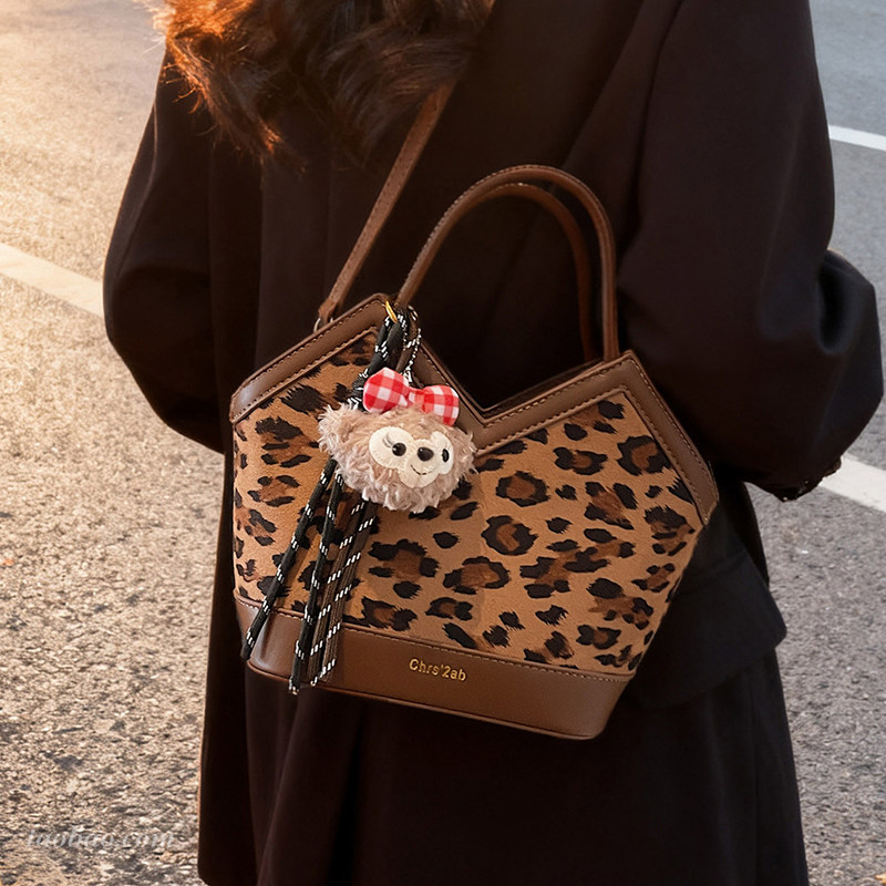 秋冬季爆款小众豹纹包包女2025新款复古百搭斜挎包超火手提小拎包,淘宝优惠券,粉丝福利购,淘宝优惠卷