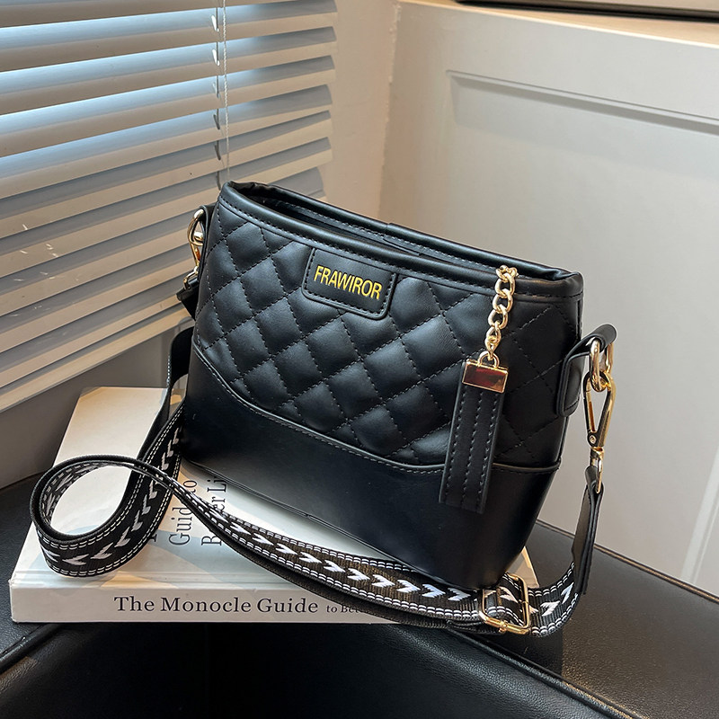 时尚宽肩带包包女士2025新款菱格绣线水桶包高级感百搭单肩斜挎包,淘宝优惠券,粉丝福利购,淘宝优惠卷