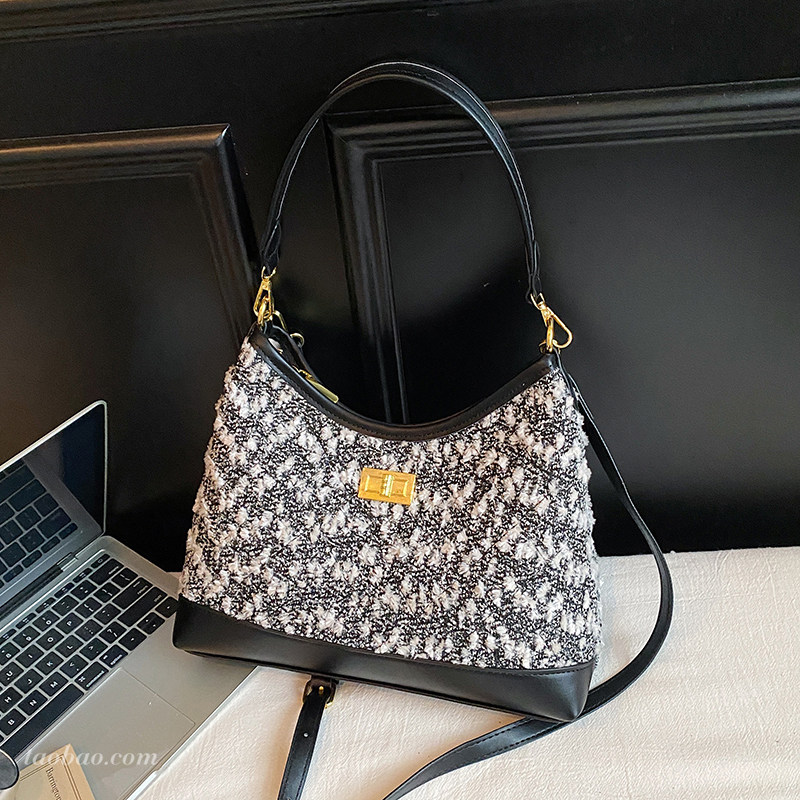 超火小众毛呢包包女2025秋冬季新款百搭斜挎包时尚通勤单肩腋下包,淘宝优惠券,粉丝福利购,淘宝优惠卷