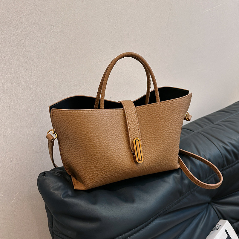 法式独特小众手提包包女2025春夏新款通勤单肩斜挎包大容量水桶包,淘宝优惠券,粉丝福利购,淘宝优惠卷