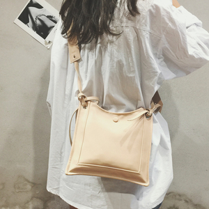 百搭斜挎chic复古包