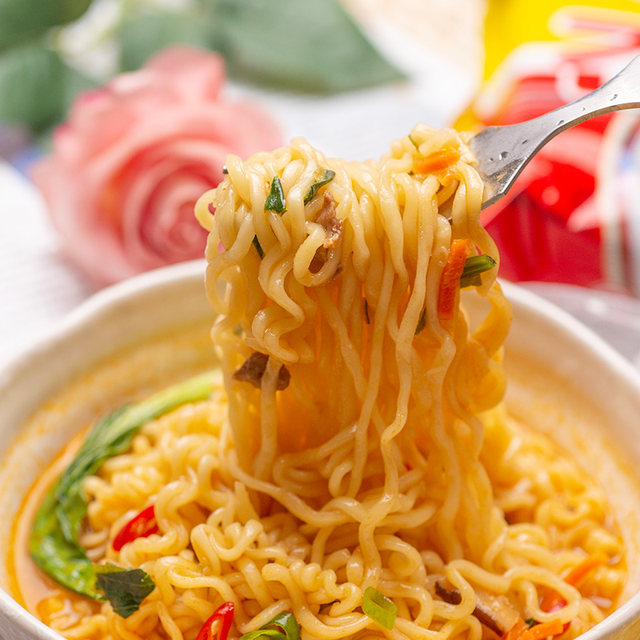 Tumbler gold ramen imported from Korea