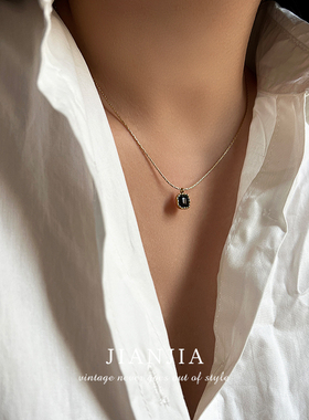黑金小方块极简项链简约小众不锈钢猫眼石几何吊坠通勤锁骨链
