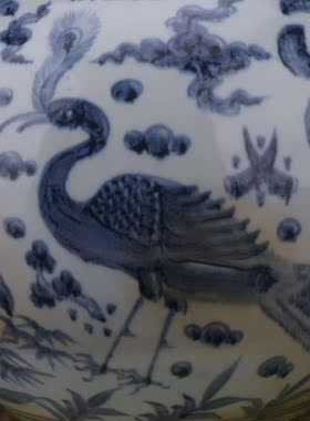 大明宣德松柴烧制青花缠枝花穿花凤纹天球瓶