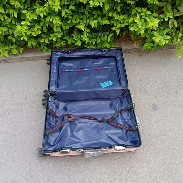 Luggage ABS plus PC anti-scratch and wear-resistant universal wheels