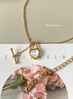 白贝母钛钢镀18k爱心锁扣项链