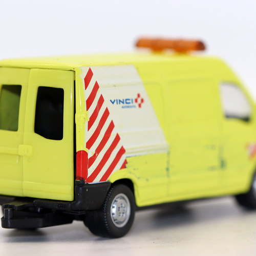 1/64合金车 RENAULTT 雷诺MASTER 警车救护车模型玩具摆件 - 图1