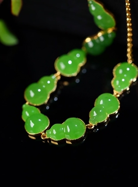 和田碧玉手链18k金镶嵌果绿葫芦手链玉质细腻莹润色泽鲜艳均匀