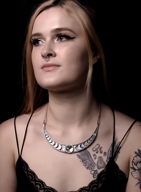 Alchemy PRIESTESS OF ISHTAR P950伊什塔尔的女祭司哥特新月项链