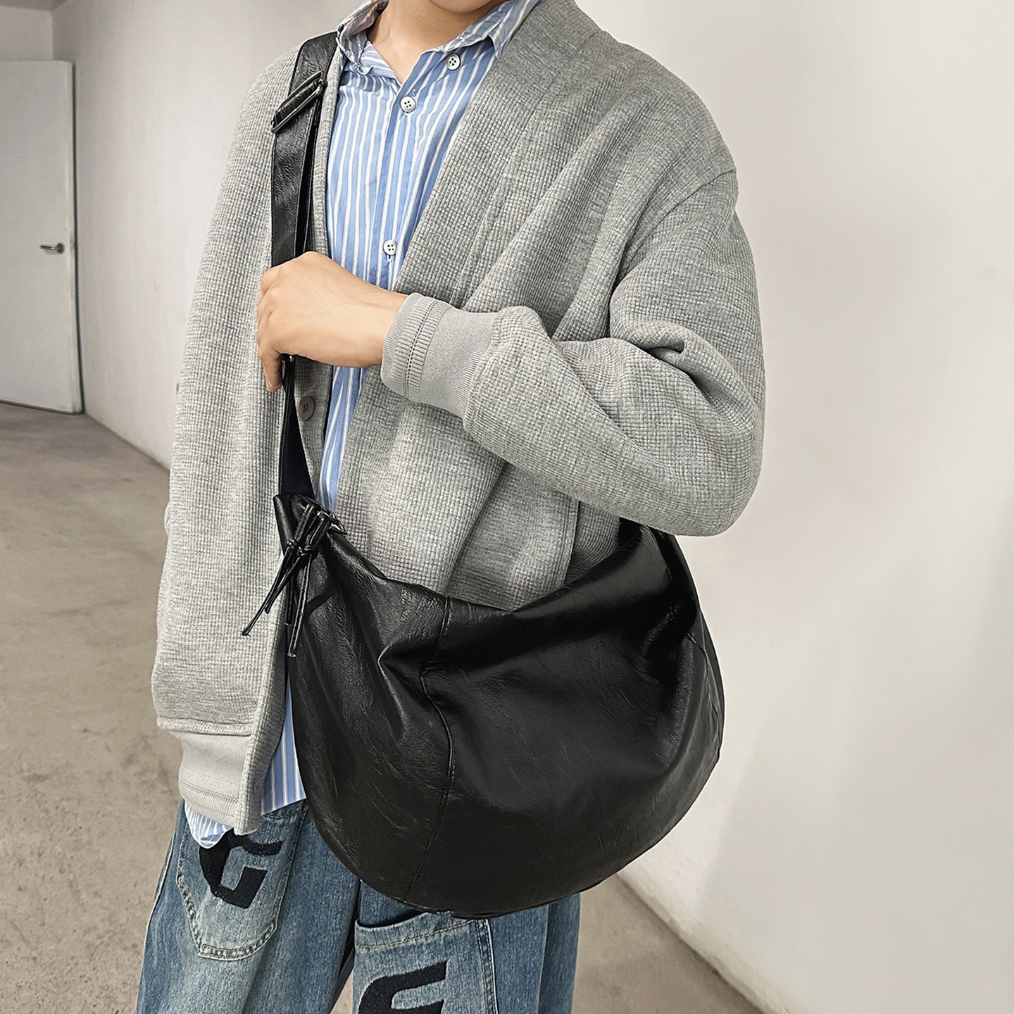 男士黑色PU皮饺子包情侣款大容量休闲通勤百搭街头复古单肩斜挎包,淘宝优惠券,粉丝福利购,淘宝优惠卷