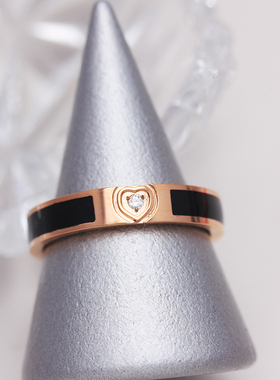 不褪色冷淡风玫瑰金黑陶瓷爱心戒指ins对戒素圈指环简约时尚尾戒