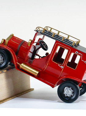 复古怀旧红色老爷车美式汽车模型