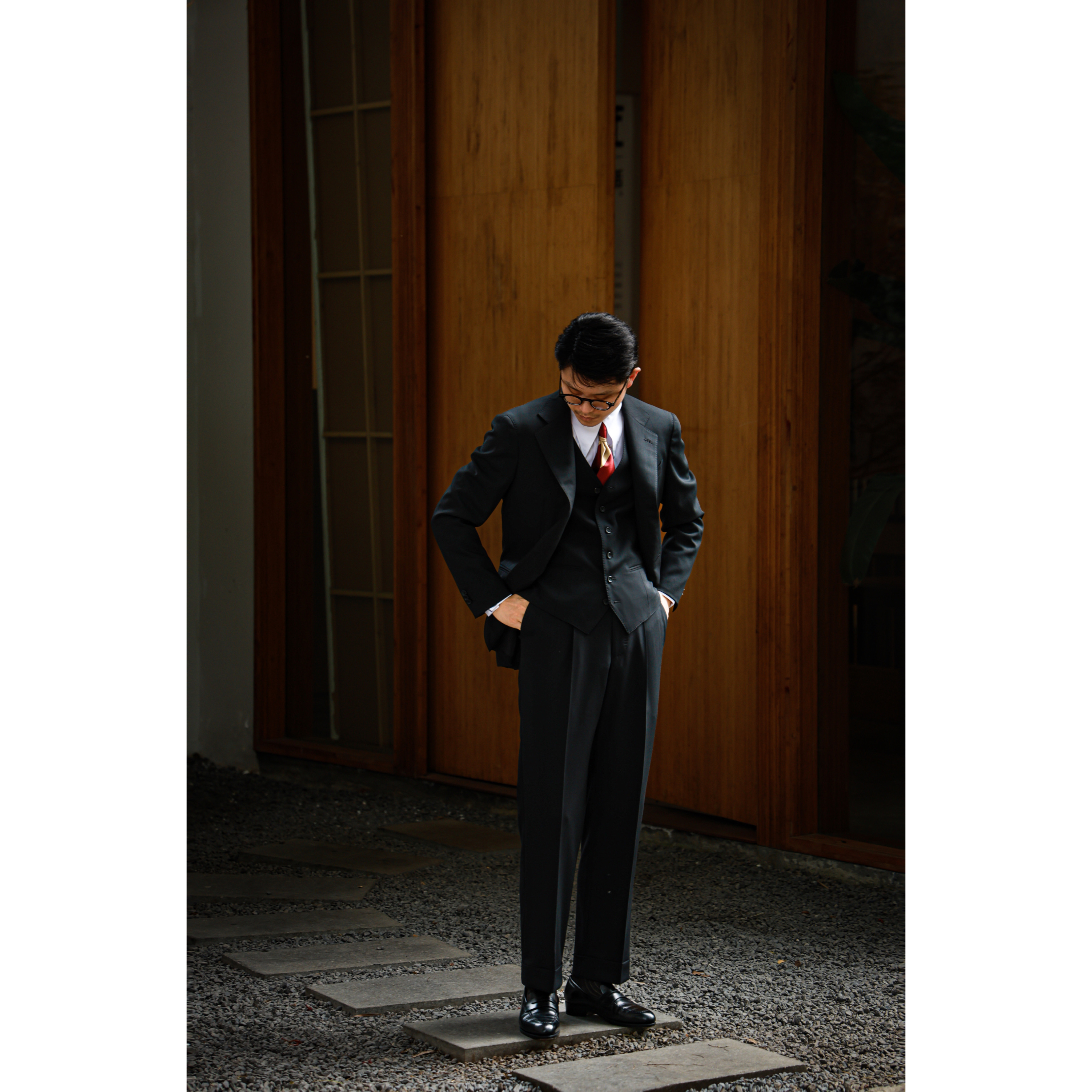 UGENTLE男装品牌 雅致黑 三件套全毛商务绅士6粒单排 V领马甲背心 - 图3