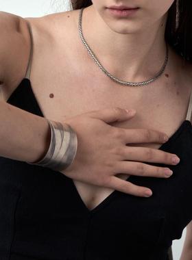 TsukiStudio___小众设计款ARO*系列宽体手镯开口祁山明栗子同款