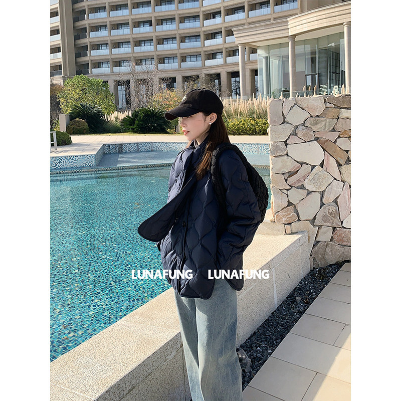 LUNAFUNG冯下文·菱格纹绗缝羽绒服围巾领轻薄保暖上衣灰鸭绒外套,淘宝优惠券,粉丝福利购,淘宝优惠卷