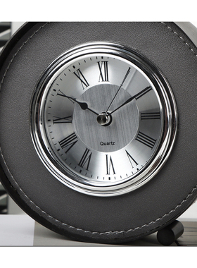 轻奢样板间书房时钟摆件