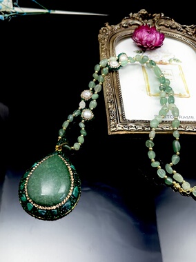 新款天然原石镶嵌东陵玉珍珠中古项链个性祖母绿毛衣链