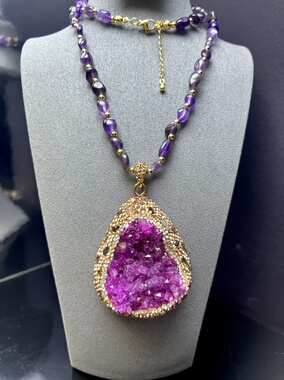 新款捷克钻镶嵌枚红紫水晶项链吊坠流行首饰毛衣链长链法式复古风