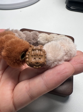 新款毛球手串花梨木多妹可爱设计款单圈手串美拉德色系水晶