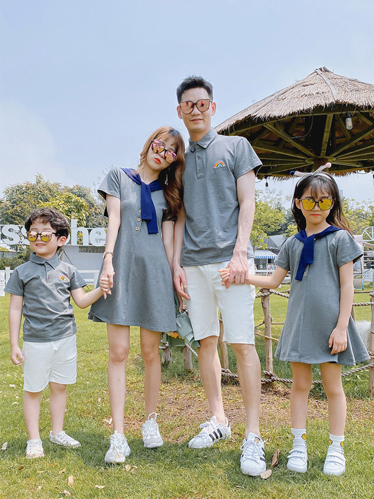 一家四口亲子装夏装2023新款母女连衣裙短袖全家装纯棉t恤家庭装