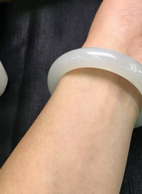 和田白玉手镯 61g 温润细腻 性价比高38095