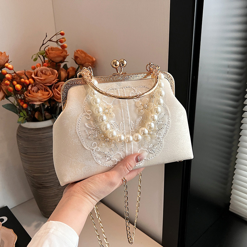 2025新款伴娘包手提旗袍包包女斜挎小方包复古中国风珍珠链条小包,淘宝优惠券,粉丝福利购,淘宝优惠卷