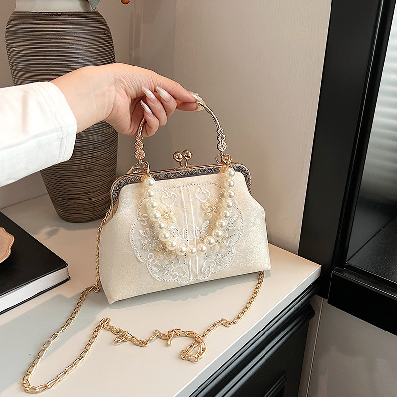 2025新款伴娘包手提旗袍包包女斜挎小方包复古中国风珍珠链条小包,淘宝优惠券,粉丝福利购,淘宝优惠卷