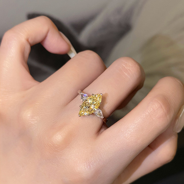 High-end super sparkling luxury water horse eye yellow diamond ring