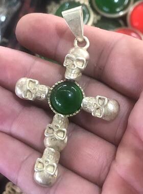 古玩收藏尼泊尔骷髅头十字架绿宝石镶嵌吊坠藏银复古挂件工艺品