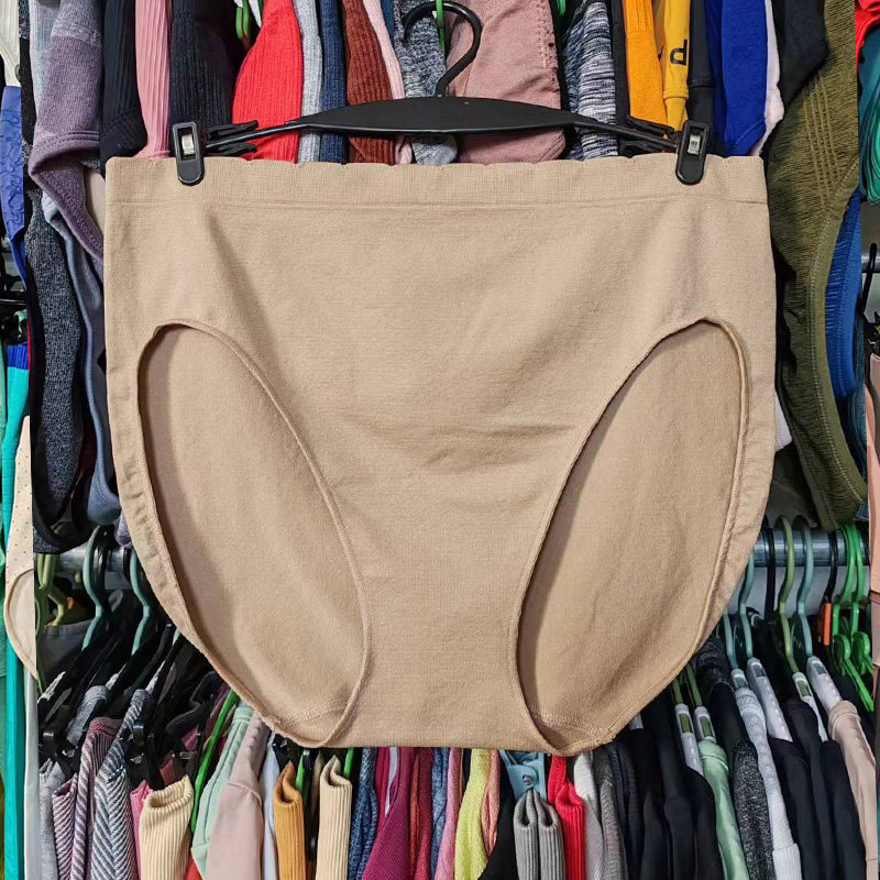 外贸原单出口女内裤运动速干高弹无缝透气一片式包臀中腰三角裤衩