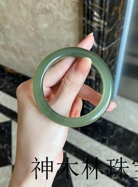 新疆和田玉晴水手镯女款湖水绿圆条阿富汗青白玉茶色纯天然玉镯子